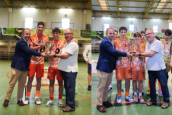 Laranja Mecânica FC recebe medalhas e troféu de vencedor da Taça Encerramento Juniores e Iniciados Futsal