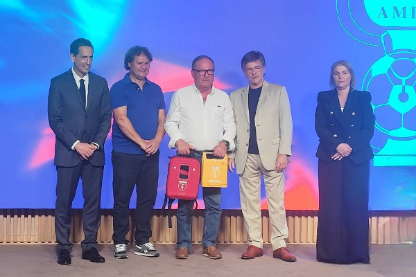 AF Santarém recebe desfibrilhador da AMEF