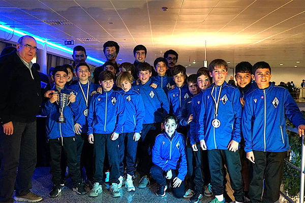 Infantis da Assoc. Académica Santarém recebem medalhas e troféu de campeão distrital